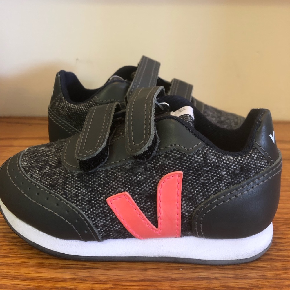 VEJA brand new unisex toddler Sz 8.5 in box vegan